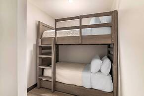 Cambria Hotel Lake Placid - Lakeside Resort