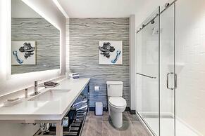 Cambria Hotel Lake Placid - Lakeside Resort