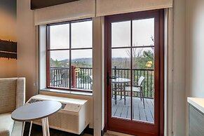 Cambria Hotel Lake Placid - Lakeside Resort