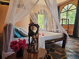 Room in Guest Room - 38m2 Turtle Suite in a 560 m2 Villa, Indian Ocean