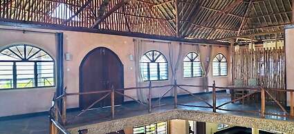 Room in Guest Room - 38m2 Turtle Suite in a 560 m2 Villa, Indian Ocean