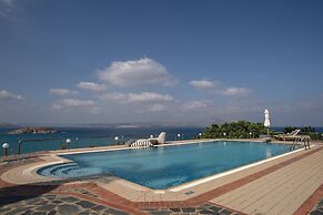 Luxury Seaview Apartment, 1min Walk From Beach!