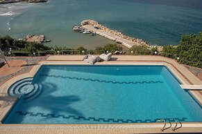 Luxury Seaview Apartment, 1min Walk From Beach!