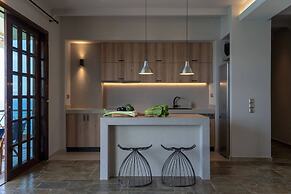 Luxury Seaview Apartment, 1min Walk From Beach!