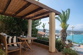 Luxury Seaview Apartment, 1min Walk From Beach!