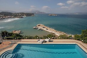 Luxury Seaview Apartment, 1min Walk From Beach!