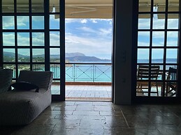 Luxury Seaview Apartment, 1min Walk From Beach!