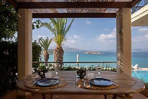 Luxury Seaview Apartment, 1min Walk From Beach!