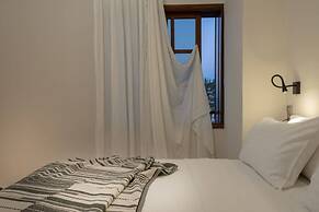 Luxury Seaview Apartment, 1min Walk From Beach!