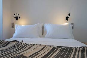 Luxury Seaview Apartment, 1min Walk From Beach!