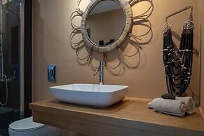 Luxury Seaview Apartment, 1min Walk From Beach!