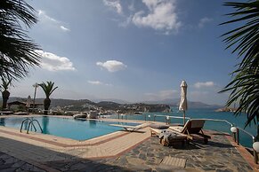 Luxury Seaview Apartment, 1min Walk From Beach!