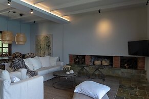 Luxury Seaview Apartment, 1min Walk From Beach!