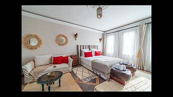 Villa With Heated Pool and Breakfast Included - by Feelluxuryholidays