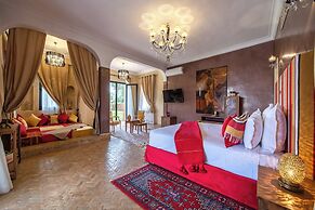 Villa With Heated Pool and Breakfast Included - by Feelluxuryholidays