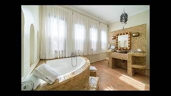 Villa With Heated Pool and Breakfast Included - by Feelluxuryholidays