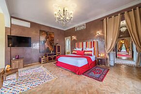 Villa With Heated Pool and Breakfast Included - by Feelluxuryholidays