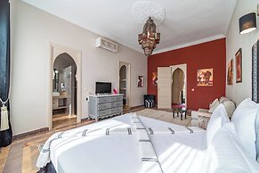 Villa With Heated Pool and Breakfast Included - by Feelluxuryholidays