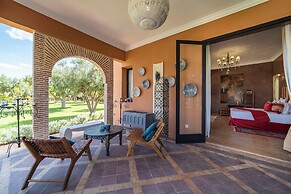 Villa With Heated Pool and Breakfast Included - by Feelluxuryholidays