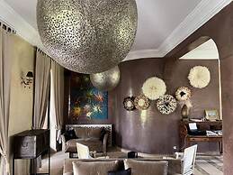 Villa With Heated Pool and Breakfast Included - by Feelluxuryholidays