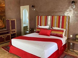 Villa With Heated Pool and Breakfast Included - by Feelluxuryholidays