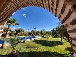 Villa With Heated Pool and Breakfast Included - by Feelluxuryholidays