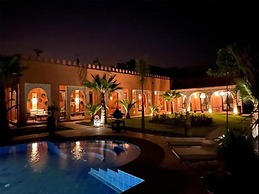 Villa With Heated Pool and Breakfast Included - by Feelluxuryholidays