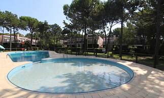 Vacation in Lignano by the Pool - Beahost