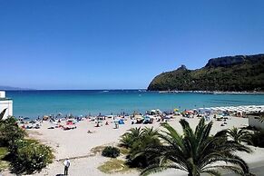 Room in Apartment - La Palma Double Room With Balcony Lapalmarooms