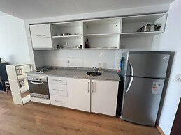 Studio Apartment on 13th Floor Above 9 de Julio Avenue