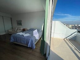 Studio Apartment on 13th Floor Above 9 de Julio Avenue