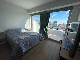 Studio Apartment on 13th Floor Above 9 de Julio Avenue
