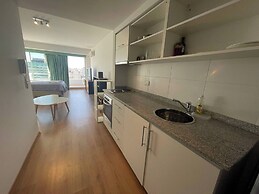 Studio Apartment on 13th Floor Above 9 de Julio Avenue