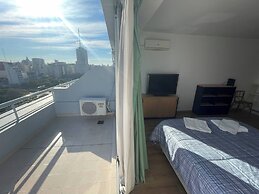 Studio Apartment on 13th Floor Above 9 de Julio Avenue