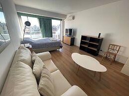 Studio Apartment on 13th Floor Above 9 de Julio Avenue