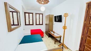 Denis - Private Rooms Guesthouse Gjirokastra