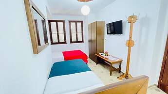 Denis - Private Rooms Guesthouse Gjirokastra