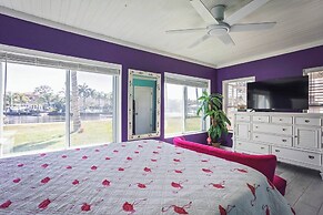 Room-flamingo Room on the Cotee River