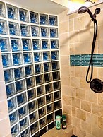 Room-flamingo Room on the Cotee River