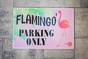 Room-flamingo Room on the Cotee River