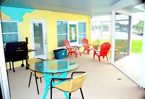 Room-flamingo Room on the Cotee River