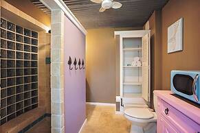 Room-flamingo Room on the Cotee River