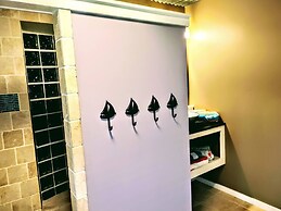 Room-flamingo Room on the Cotee River