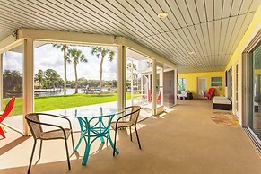 Room-flamingo Room on the Cotee River