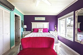 Room-flamingo Room on the Cotee River