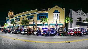 Room-flamingo Room on the Cotee River