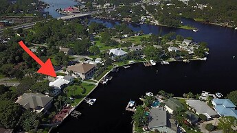 Room-flamingo Room on the Cotee River