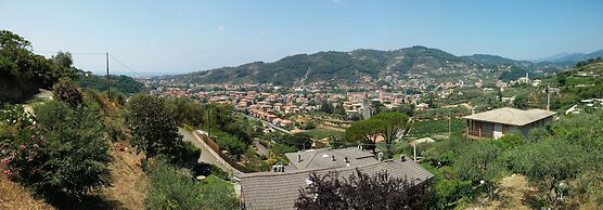 Room in Guest Room - Hillside Room With Garden and sea View No8264