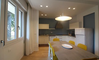 Apartment in a Small Building Near the Beach