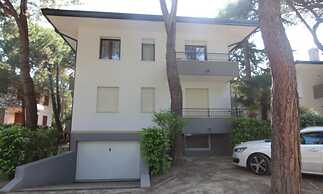 Apartment in a Small Building Near the Beach